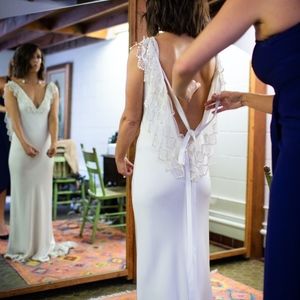 A LA ROBE WEDDING DRESS